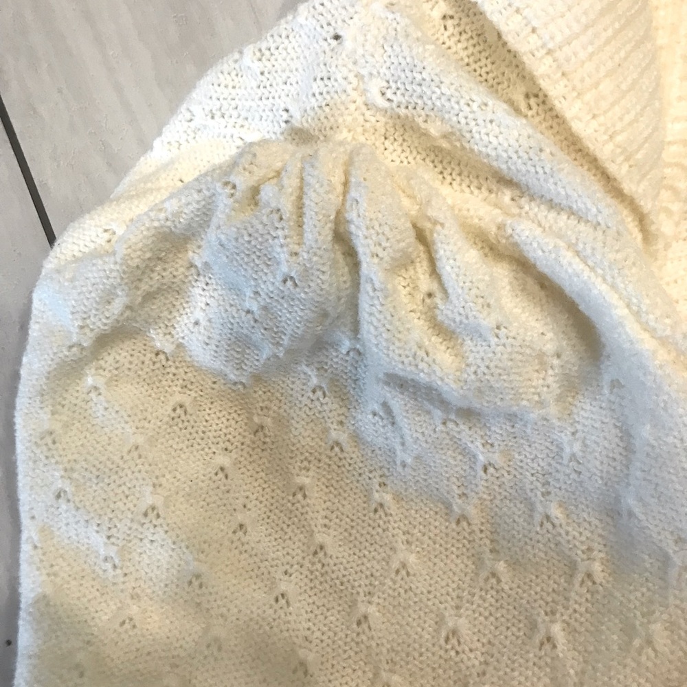 White sweater - Picture 4 of 10